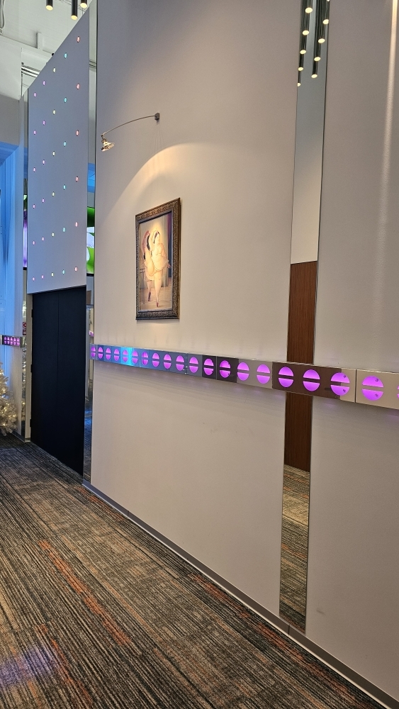 Декоративный световой элемент в ТК "ОРИОН" 