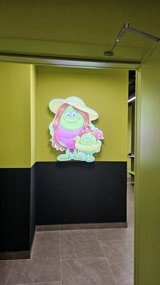 Световой короб -  маскот в раздевалке 